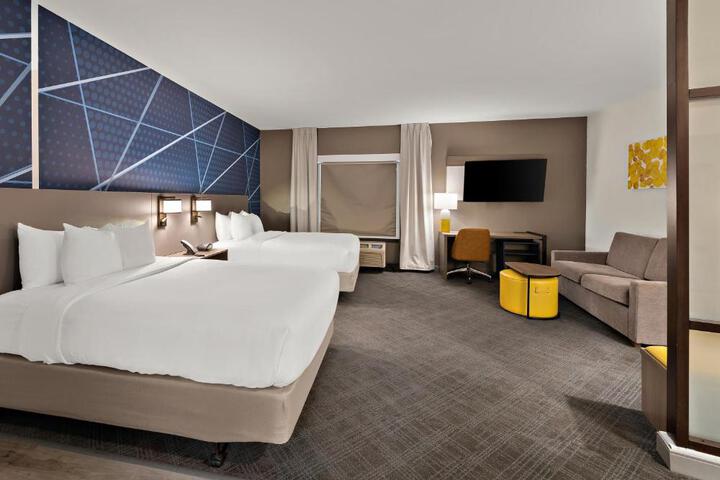 Suite King Bed Accessible (1 of 18)