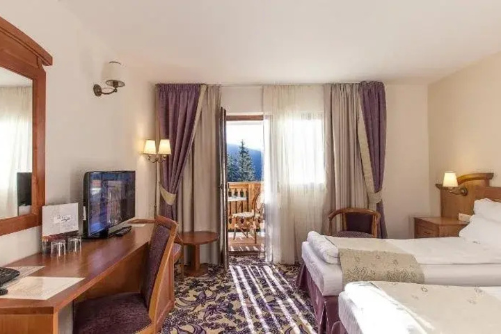 Room 3 of 34