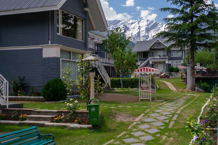 Hotel Exterior 64 of 80