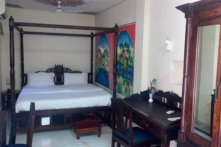Room 12 of 46