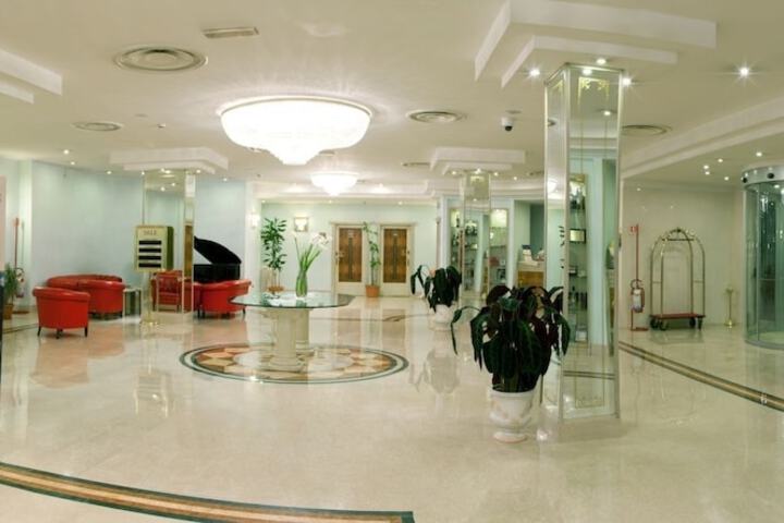 Guest Lobby