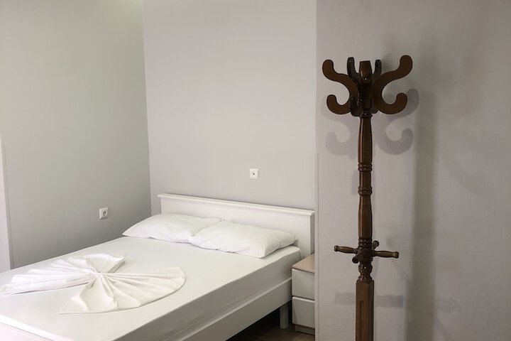 Room 4 of 14