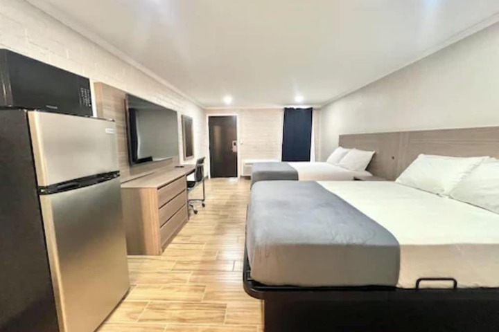 Room 10 of 20