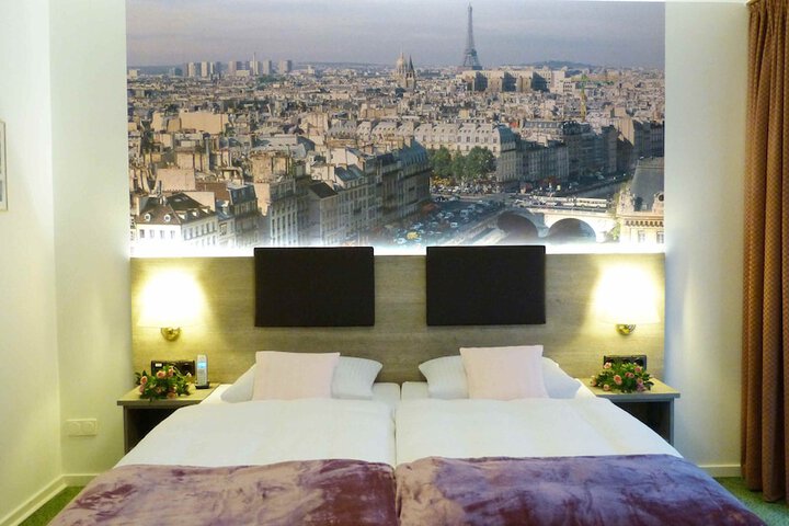 Room 17 of 50
