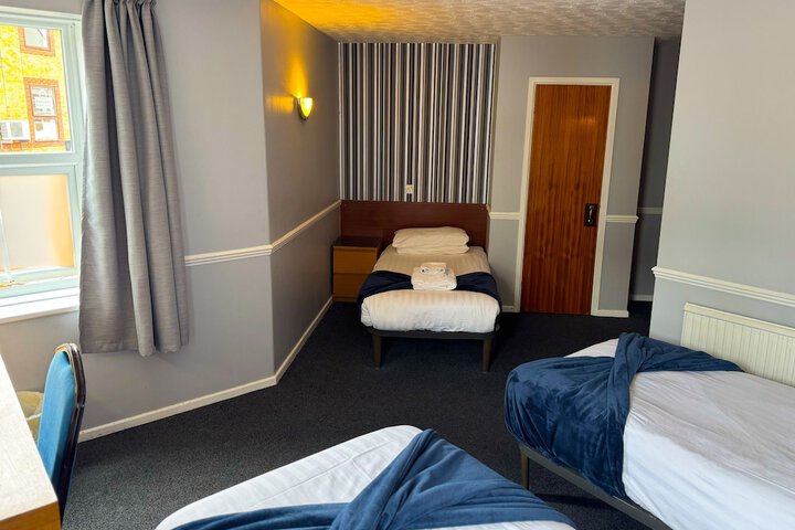 Room 3 of 27