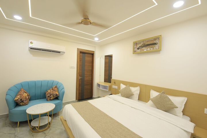 Room 10 of 24