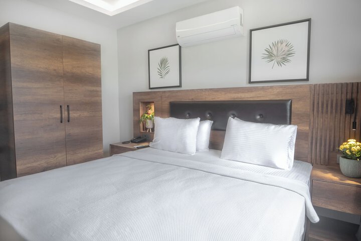 Room 15 of 169