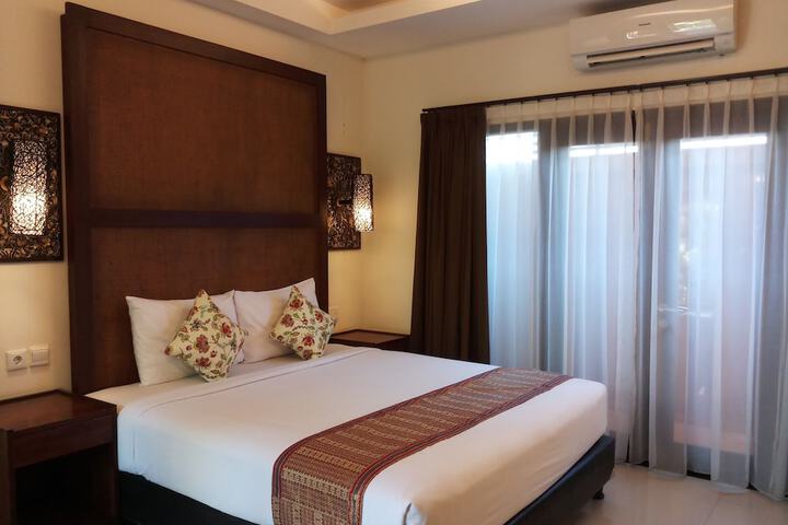 Room 9 of 42