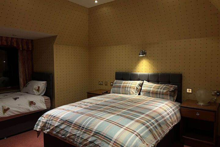 Room 9 of 38
