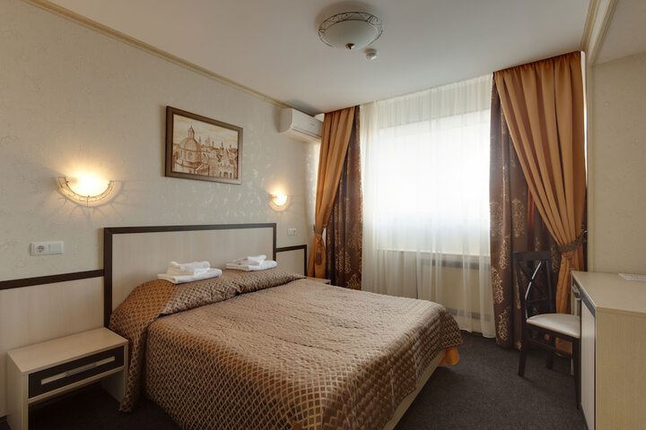 Room 7 of 33