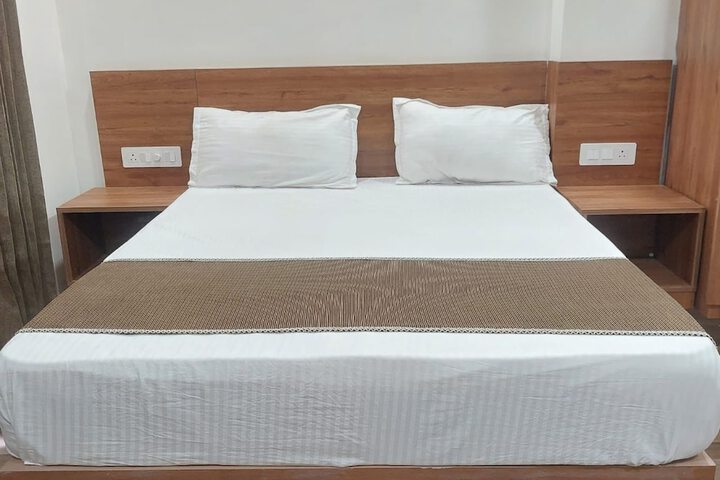 Room 10 of 27