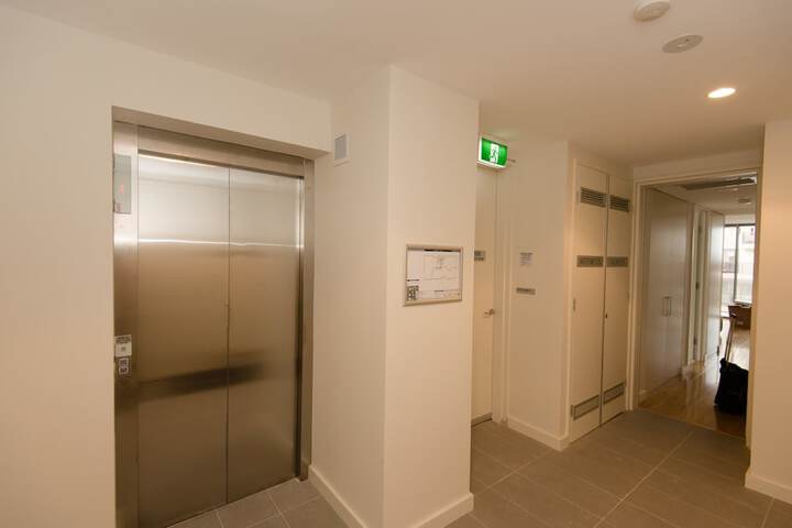 Ballroom/Hall 22 of 27