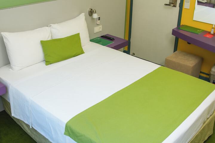 Room 12 of 27