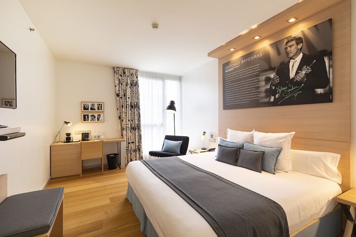 Room 34 of 94