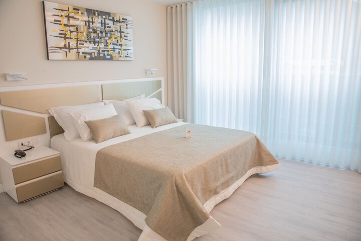 Room 2 of 27