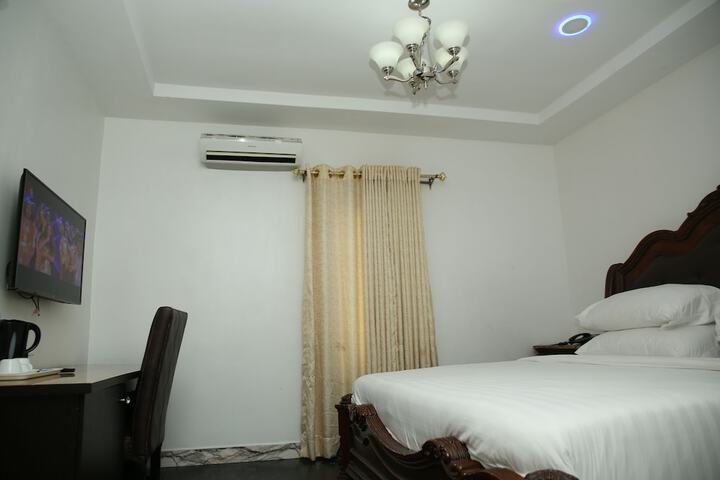 Room 6 of 29