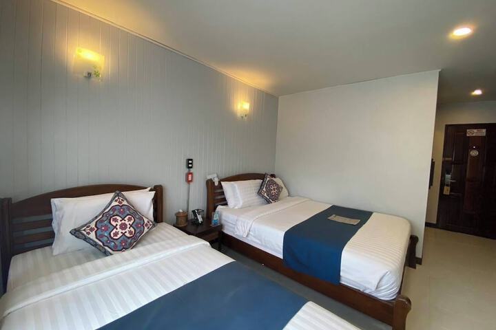 Room 75 of 211