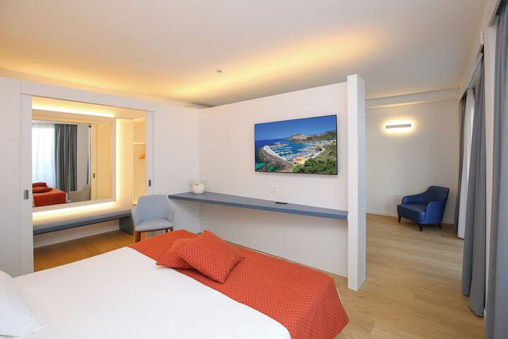 Room 135 of 221