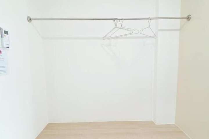 Room 4 of 18