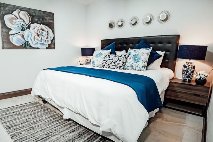 Room 4 of 73