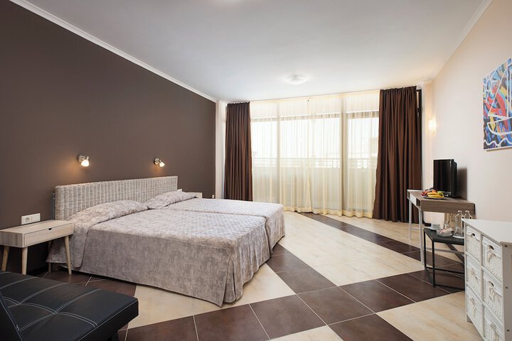 Room 5 of 87