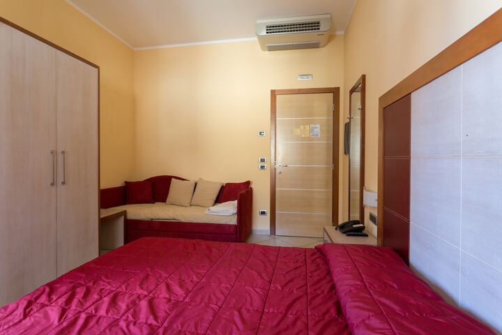 Room 9 of 42