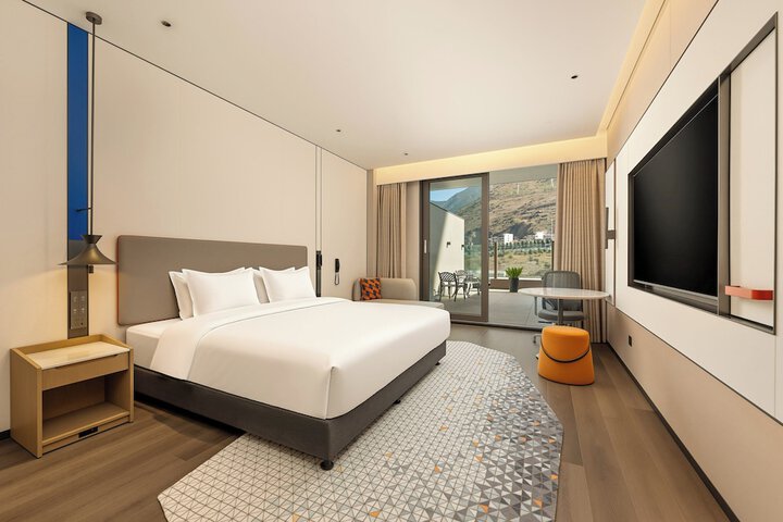 Room 43 of 77
