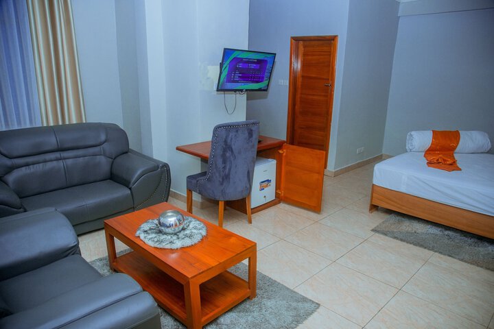 Room 8 of 66