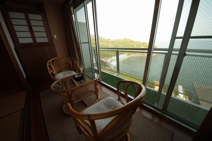 Room 8 of 75