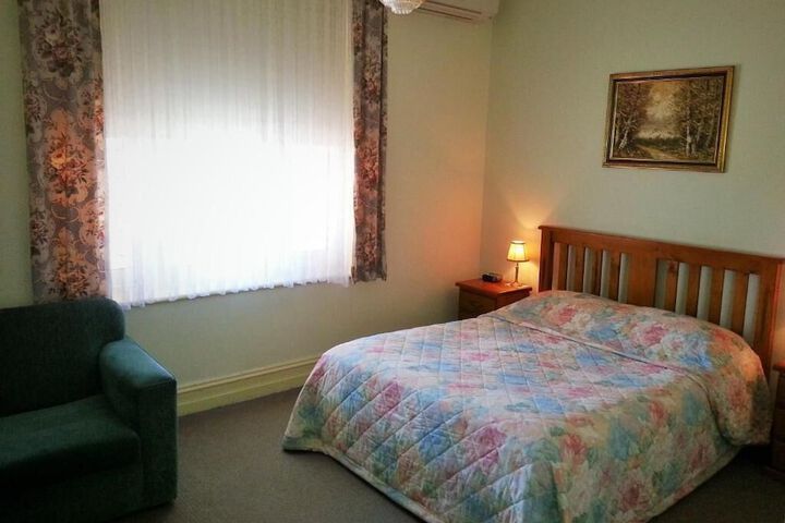Room 4 of 42