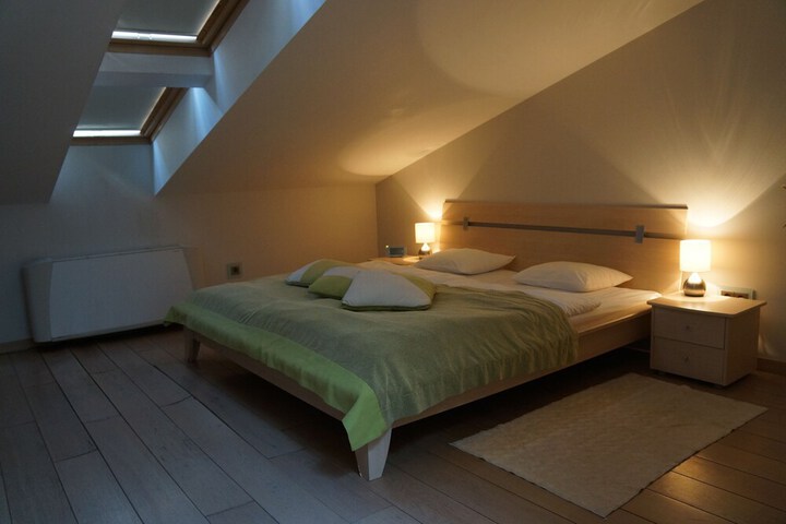 Room 13 of 36