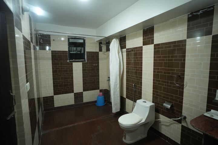 Room 10 of 20