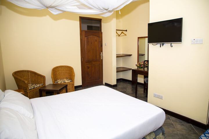Room 6 of 42