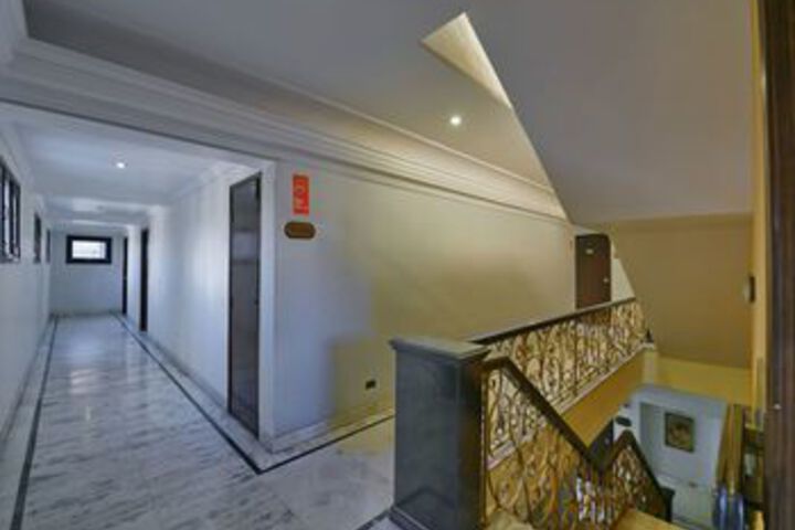 Ballroom/Hall 19 of 24