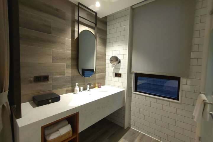 Room 50 of 75