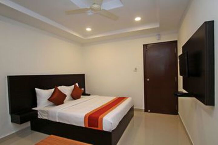 Room 6 of 25