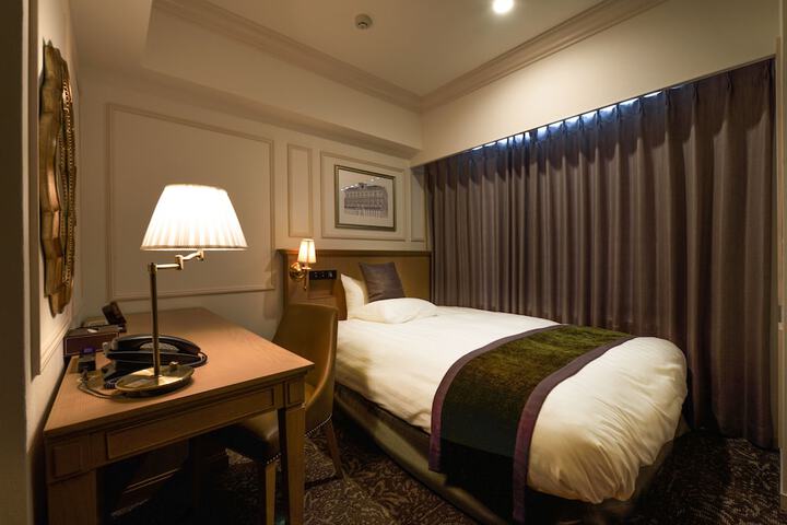 Room 3 of 27