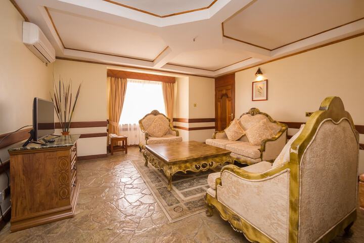 Room 93 of 174