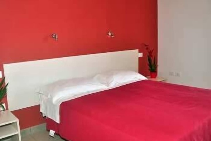 Room 4 of 62