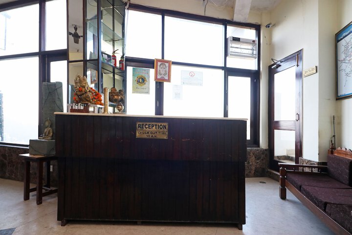 OYO 19947 AKANKSHA ANAND PLAZA