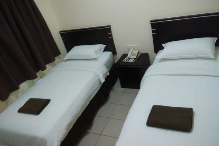 Room 4 of 34