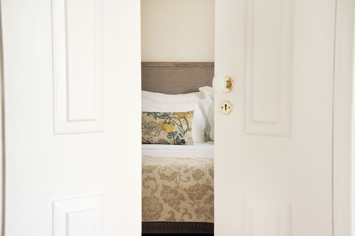 Room 8 of 38