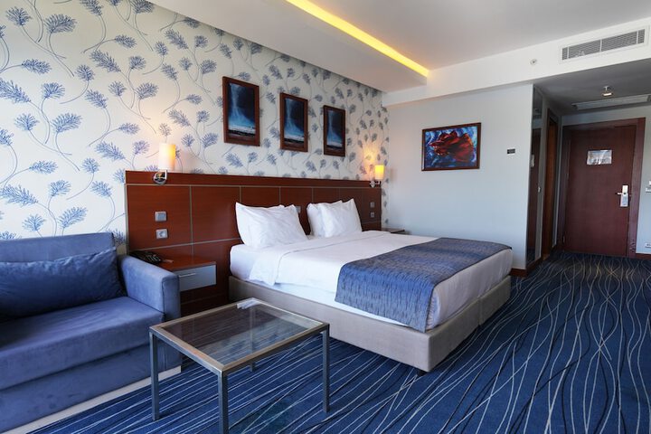 Room 16 of 128