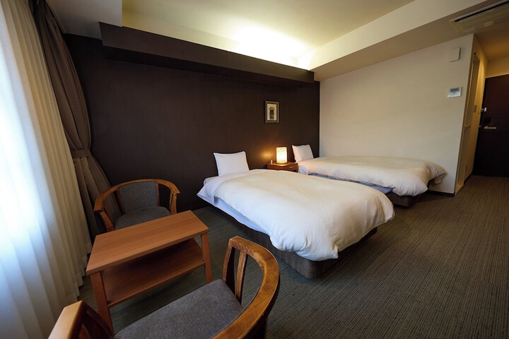 Room 10 of 152