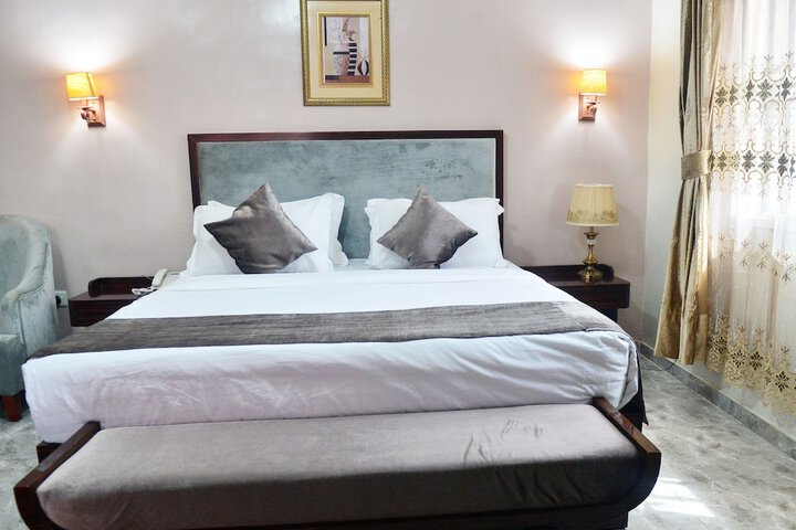 Room 4 of 30