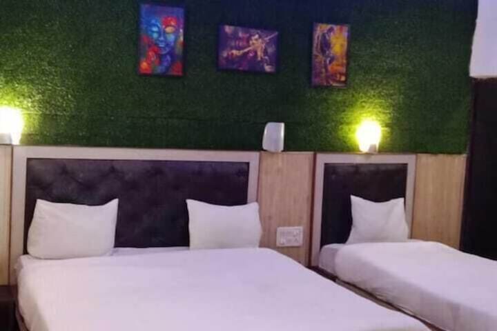 Room 8 of 19