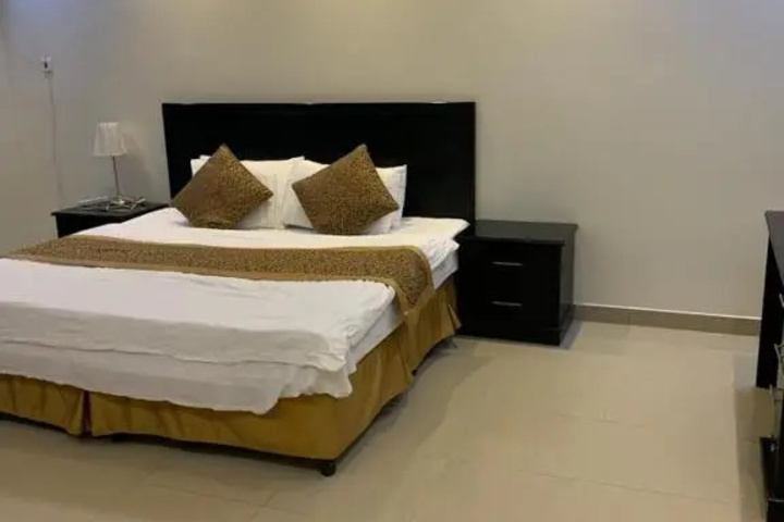Room 2 of 10
