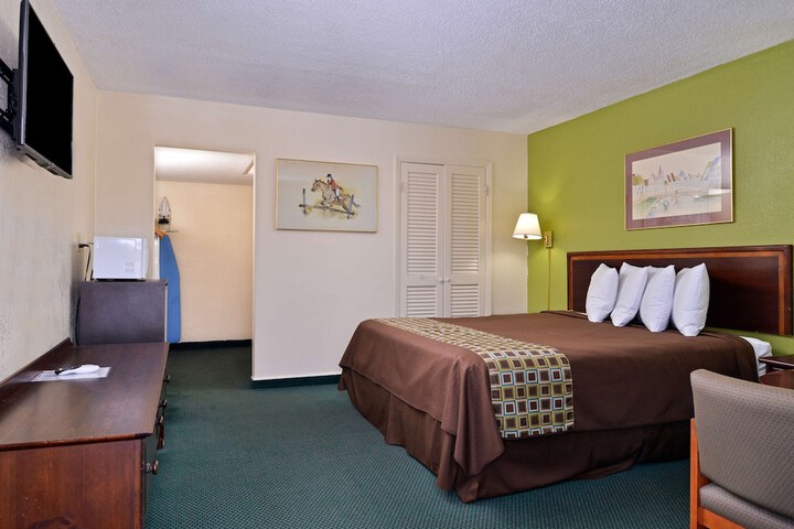 1 King Bed (7 of 15)