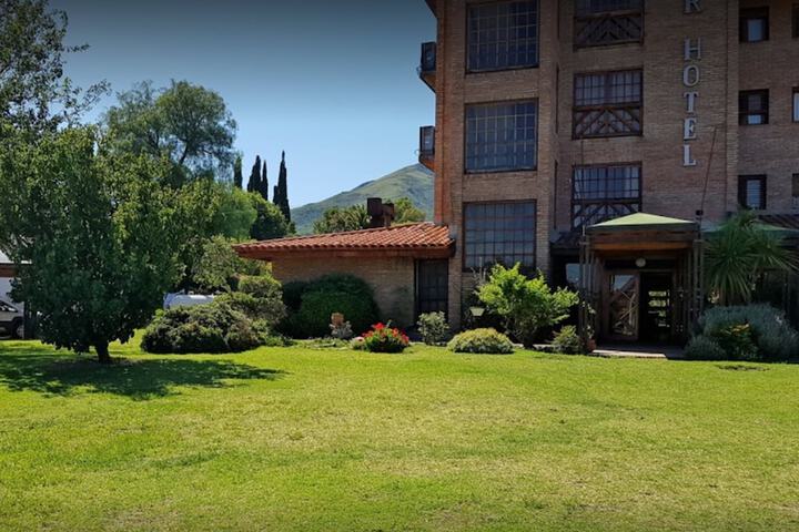 Hotel Exterior 14 of 19