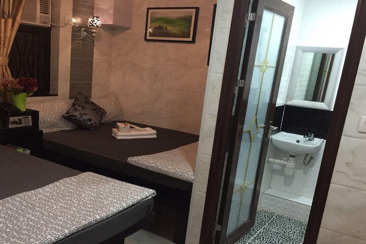 Room 10 of 48